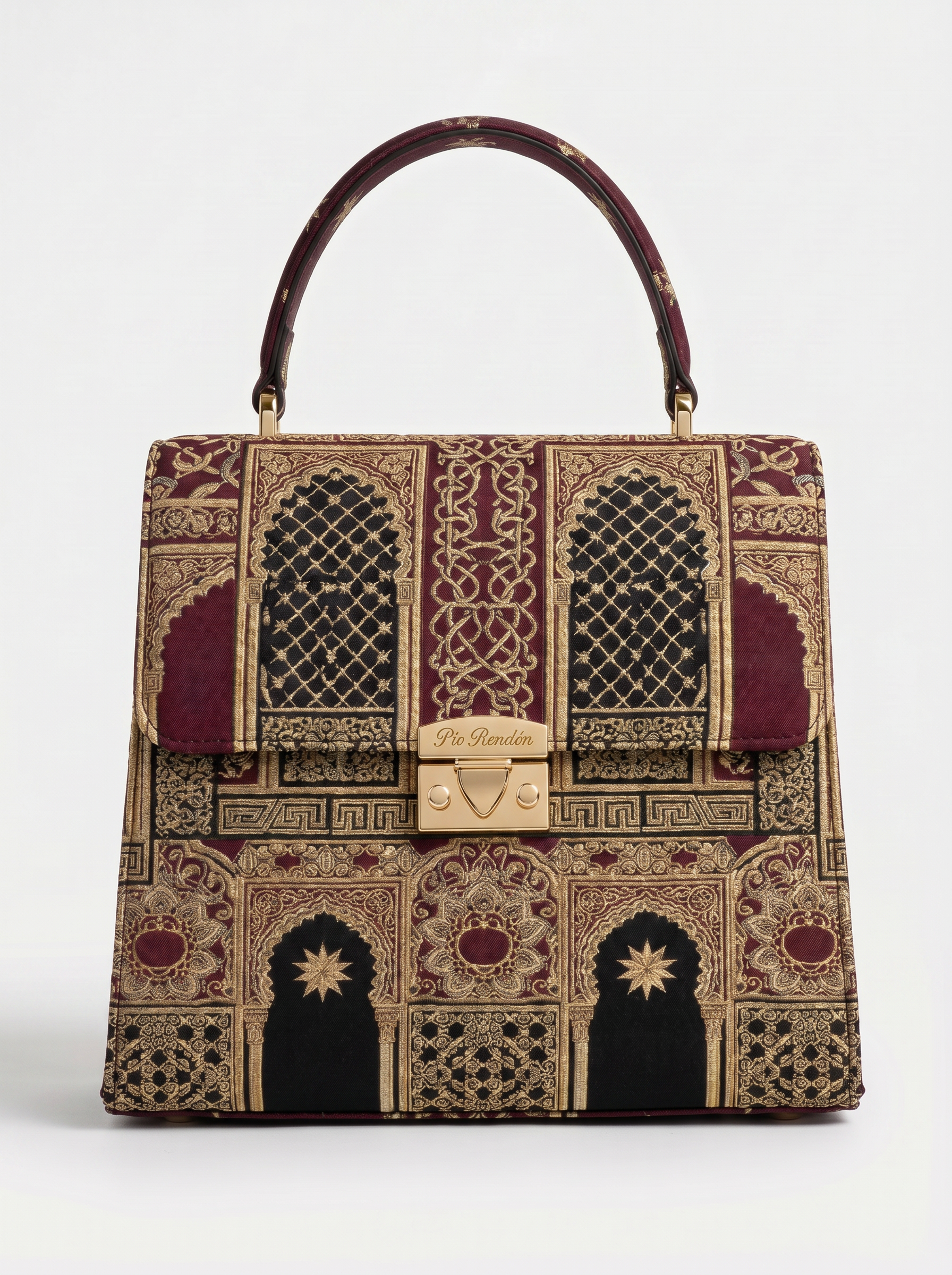Detalle frontal del bolso Alhambra de Pio Rendón sobre fondo limpio.